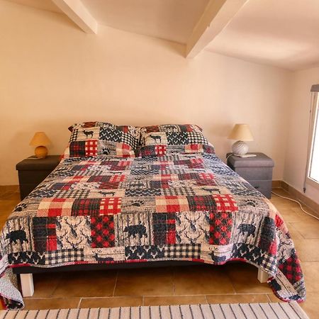 Village House Of Jean Gordes Bagian luar foto