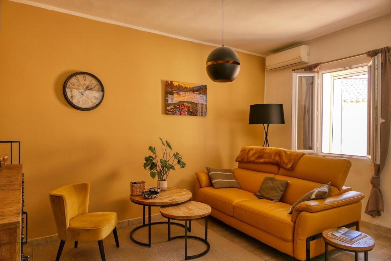 Village House Of Jean Gordes Bagian luar foto